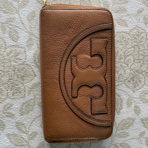 Tory Burch wallet(sold)